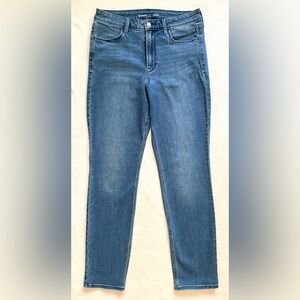 Old Navy Classic Blue Women's Jeans. Women’s size 8